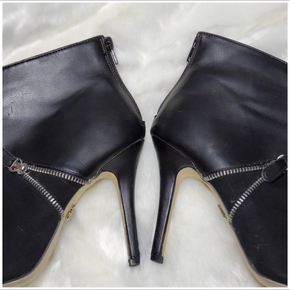 Rock & Republic Black Leather/Suede Ankle Bootie - Picture 2 of 7